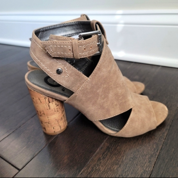 G by Guess Open Toe Heel Sandals - Picture 4 of 6